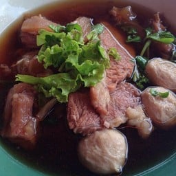 ก๋วยเตี๋ยวหมูน้ำตกวัดโพงาม