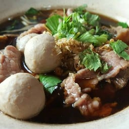 รุ่งเรือง โอชา