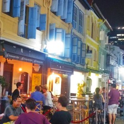 outdoor seating ที่นั่งเยอะเลย