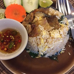 เสริฟพร้อมน้ำซุปอ่อนๆ 
