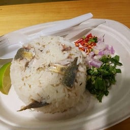 ข้าวคลุกปลาทู 30.-  | อร่อยไปลอง