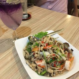 ยำเห็ดสามอย่าง