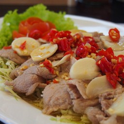 หมูมะนาวสุดจี๊ด สีสันสุดจ๊าดต้นตำหรับ24ok food&bistro
