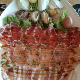 ชุดบุตเฟต์เนื้อหมู