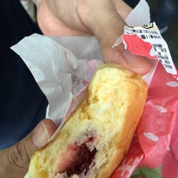 Hattendo Sweet Cream Bun Osaka Station