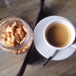 CoffeeHOLIC (คอฟฟี่ฮอลิค) by บ้านอีสาน