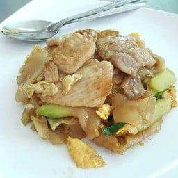 ราดหน้ายอดผักนายเลี๊ยก