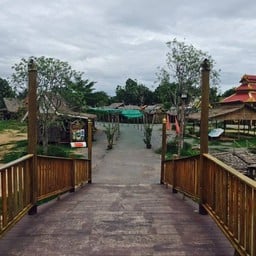 บ้านมะพร้าวไทย  ตลาดน้ำค่ายสุรสีห์