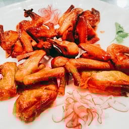 ที่เห็นนี่นกพิราบนะครับ