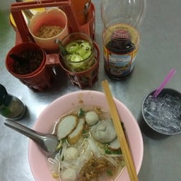 จิตร ก๋วยเตี๋ยวลูกชิ้นปลา