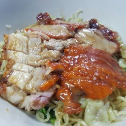 เป็ดย่าง หมูกรอบ สาธุประดิษฐ์