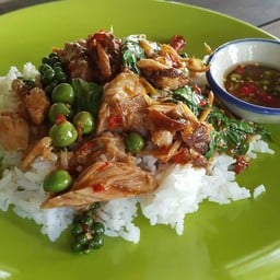 ก๋วยเตี๋ยวริมทางปากซอย