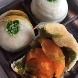ขนมเปี๊ยะไข่ทะลัก By PK Seaview Tour