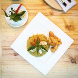 รสชาติจัดจ้านแบบไทยๆ พร้อมปลาทอด กรอบนอกนุ่มใน รับรองติดอกติดใจ