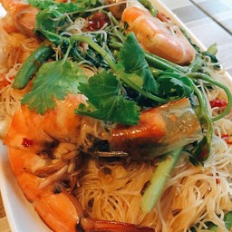 หมี่ผัดผักกระเฉดกุ้งสด