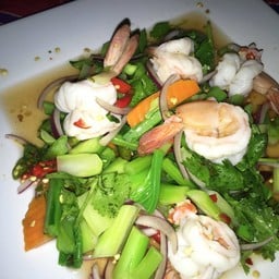 โรงเหล้าตะวันแดง by เปลือกไม้งาม สาขา สุพรรณบุรี