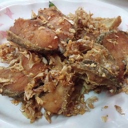 ปลาช่อนทอดกระเทียม