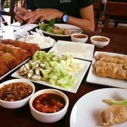 เครื่องเคียงเพียบเลยยย