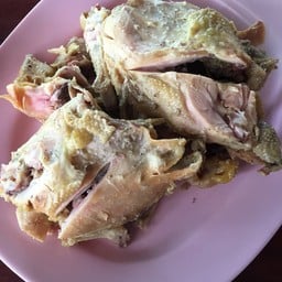 กำนันประกอบไก่กะเต็ด