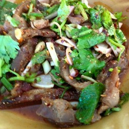 ยำคอหมูย่าง