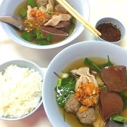 แม่ยาว ต้มเลือดหมู