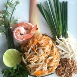 ผัดไทกุ้งสด