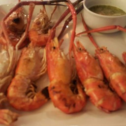 กุ้ง6PACKS ตัวใหญ่เนื้อแน่น สดจากทะเลระนอง เสริฟ์กับน้ำจิ้มรสแซ่บจัดจ้าน