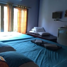 บ้านพักค่ะ ห้องนี้อยู่ได้ 5 คน