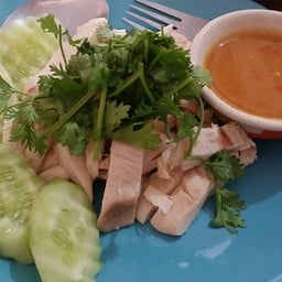 ข้าวมันไก่ ตรงข้ามซาลีมา