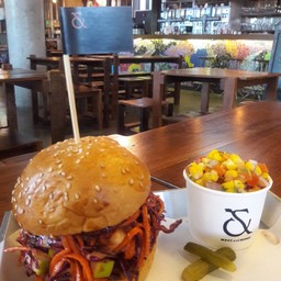 Pork Rib Burger (6-hr smoked) + เครื่องเคียงอีก 1 อย่าง 280 บาท net 