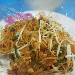 ผัดไทย กากหมู. รับประทานครั้งแรก. อร่อยนะ. ได้เยอะแต่ ราคาอาจจะสูงไปนิด. 