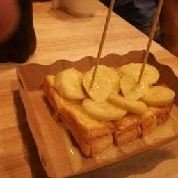 ขนมปังรถไฟ ตลาดนัดรถไฟ ศรีนครินทร์
