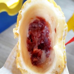 ด้านล่างไอศครีมเป็นไส้ถั่วแดงบด