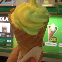 เห็นอย่างนี้ไอติมในโคนอัดแน่นมากค่ะ😍