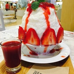 Hiro Keki Crystal Veranda