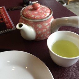 เครื่องดื่มไม่รวมกับบุฟเฟต์ ชาเขียวเติมตลอด30บาททะเล