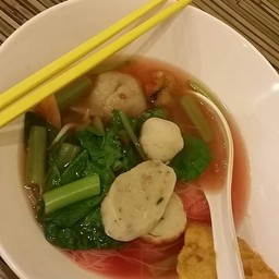 ก๋วยเตี๋ยวลูกชิ้นปลาปิรันย่า Tops Market Place Udomsuk