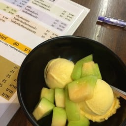 ใส่แตงไทยเพิ่มเปรี้ยวตัดหวานๆจืดๆของแตงไทย 