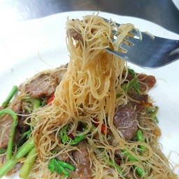 หมี่กระเฉดเนื้อ 70 บาท
