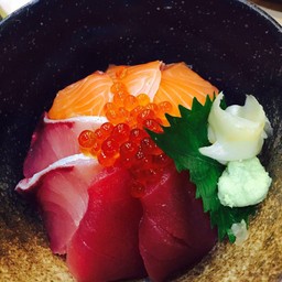 ข้าวหน้าปลาดิบ