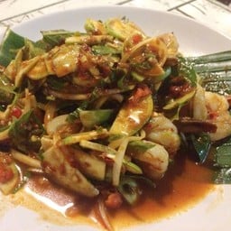 ยำหมูมะเขือเปราะ