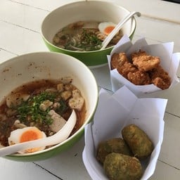 ก๋วยเตี๋ยวต้มยำ-กล้วยทอดสุโขทัย