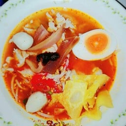 เตี๋ยวหมูต้มยำไข่ นายไท