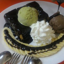 ราดซอสช็อคโกแลต ยิ่งดูน่ากิน