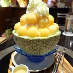 Main Dish Grill ทาวน์อินทาวน์