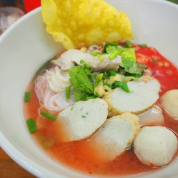 อุ้มก๋วยเตี๋ยวปลาอินทรีย์