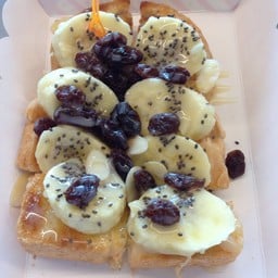 เมนูเพื่อสุขภาพ. ลงกล้วย หอมสด ลูกเกด อัลมอนด์. เพิ่มเมล็ดเจีย. ราดนมข้นหวานน้อย