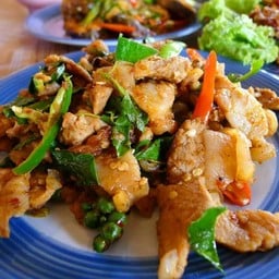 หมูป่าผัดเผ็ด