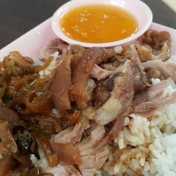 ข้าวขาหมู บ้านสวน