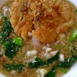 ราดหน้าเส้นใหญ่ห่อไข่